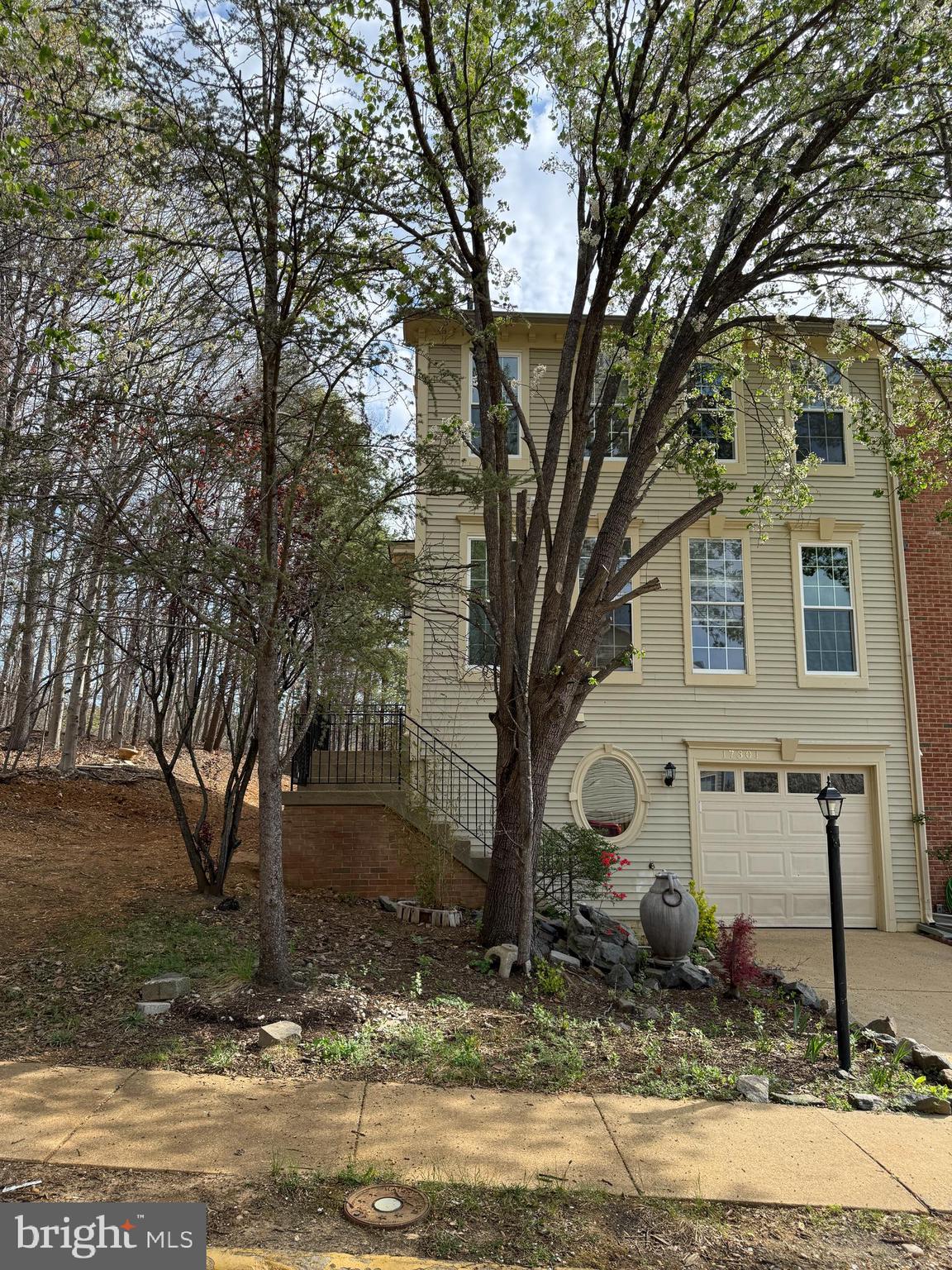 17301 Pacific Rim Terrace Dumfries, VA 22025 - Photo 3 of 36