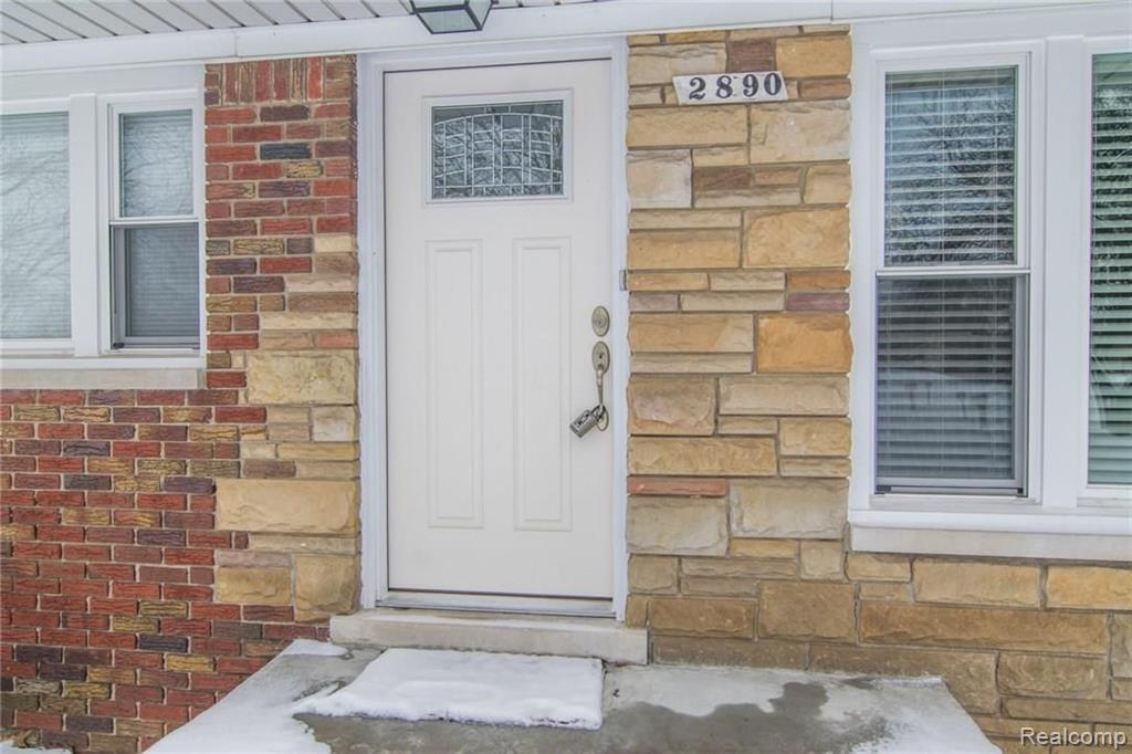2890 Walbridge Drive Rochester Hills, MI 48307 - Photo 2 of 40