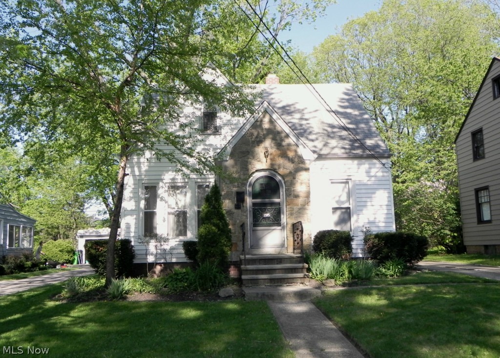 1595 Holmden Road Cleveland, OH 44121 - Photo 1 of 20 Gallery Image 1