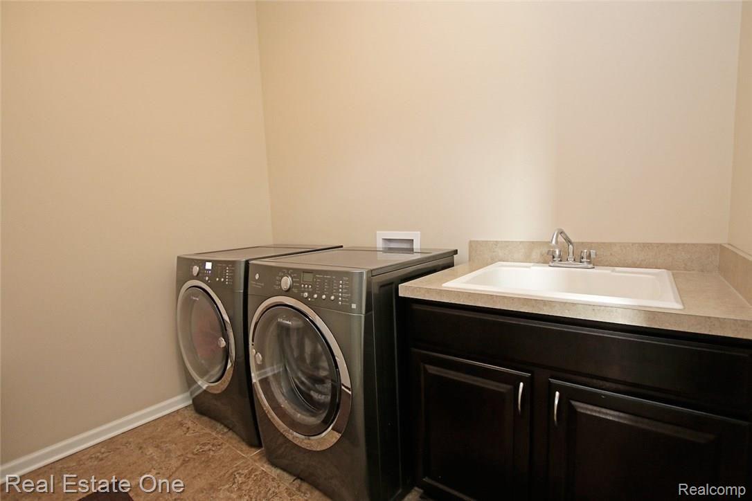 5076 Hidden Ridge Road Metamora, MI 48455 - Photo 6 of 46 6) Front Laundry Room and Mud Room.jpg