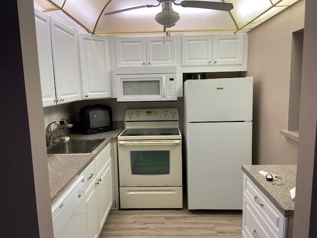 548 Fanshaw North Boca Raton, FL 33434 - Photo 1 of 10 KITCHEN