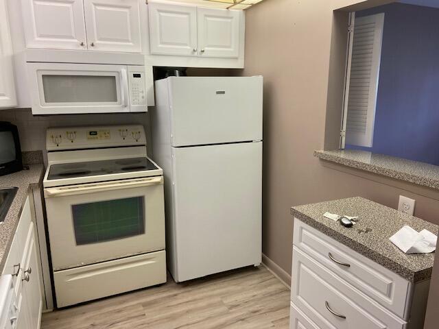 548 Fanshaw North Boca Raton, FL 33434 - Photo 3 of 10 IMG_1860