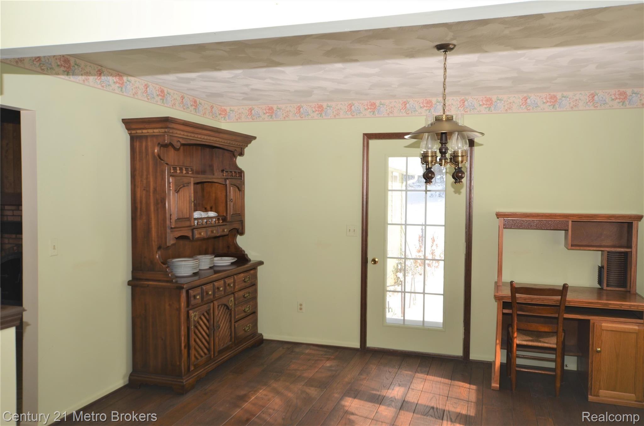 12601 Holtforth Road Fenton, MI 48430 - Photo 13 of 25 dining room