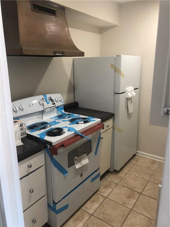 3071 Colonial Way, Unit K Atlanta, GA 30341 - Photo 8 of 20 a stove top oven sitting inside of a kitchen