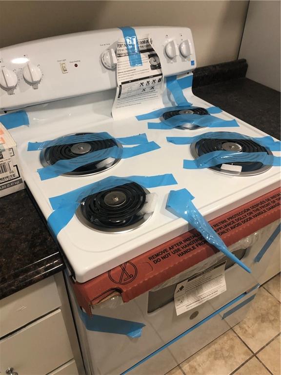 3071 Colonial Way, Unit K Atlanta, GA 30341 - Photo 9 of 20 a close view of stove