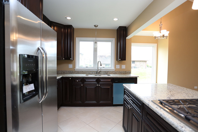 866 Charles Street Crete, IL 60417 - Photo 2 of 22