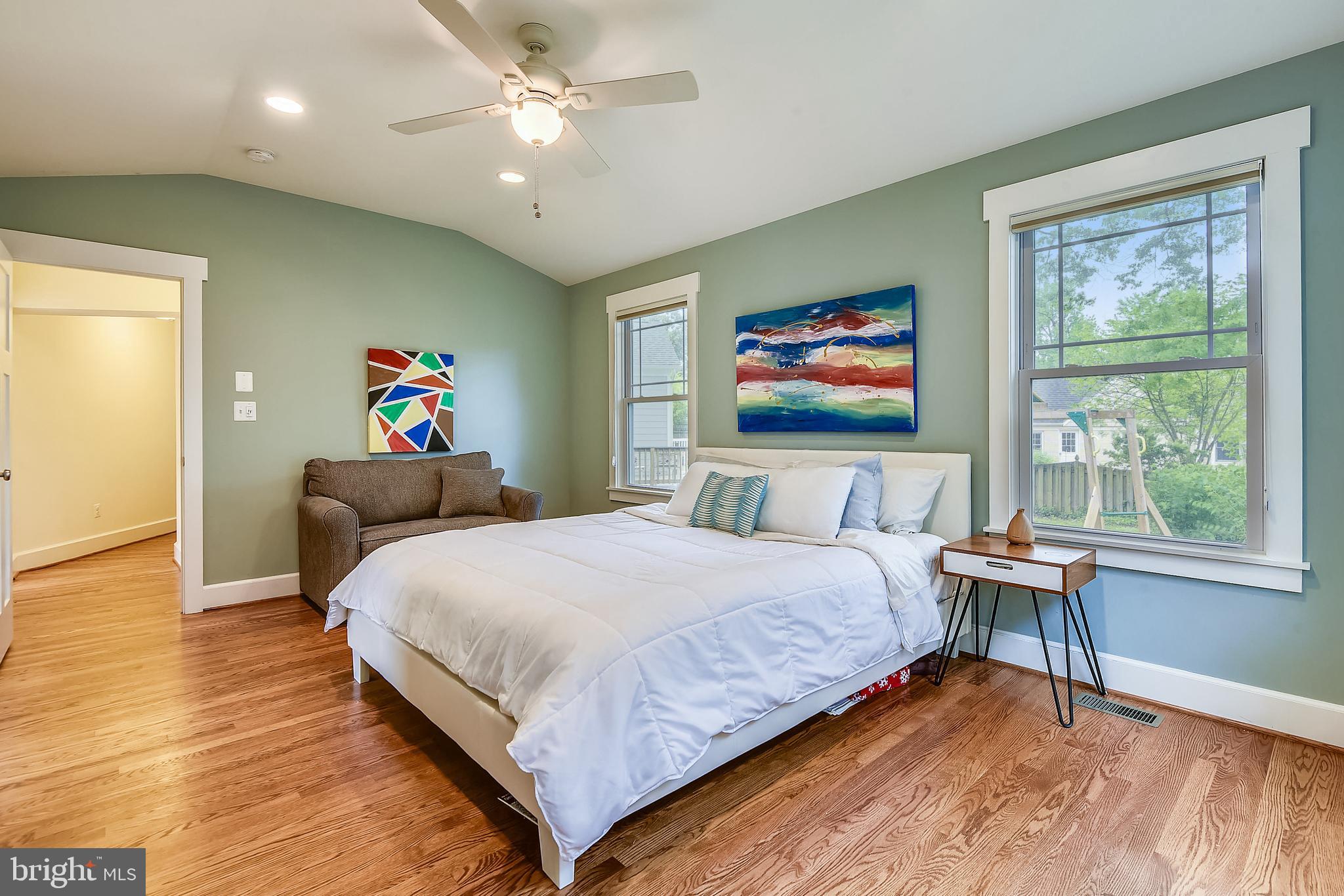 8046 Washington Road Alexandria, VA 22308 - Photo 24 of 50 Main Level Master with ton of windows!