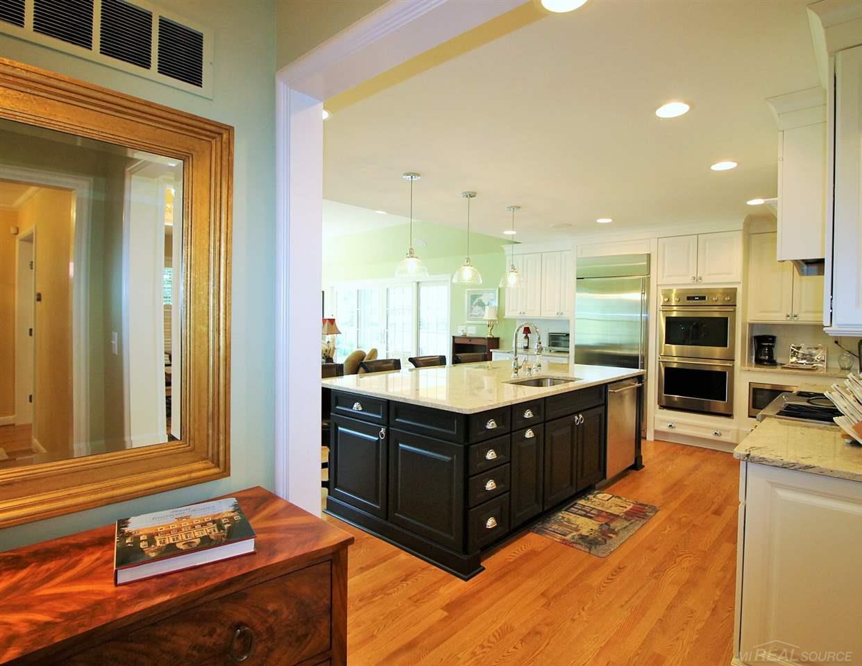 945 Trombley Road Grosse Pointe, MI 48230 - Photo 16 of 62 31388796-15.JPG