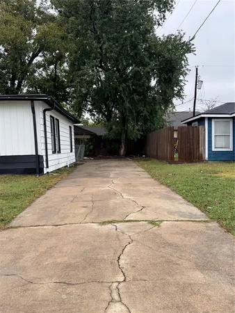 $1,500 | 710 Alvin Street, Pasadena, TX 77506