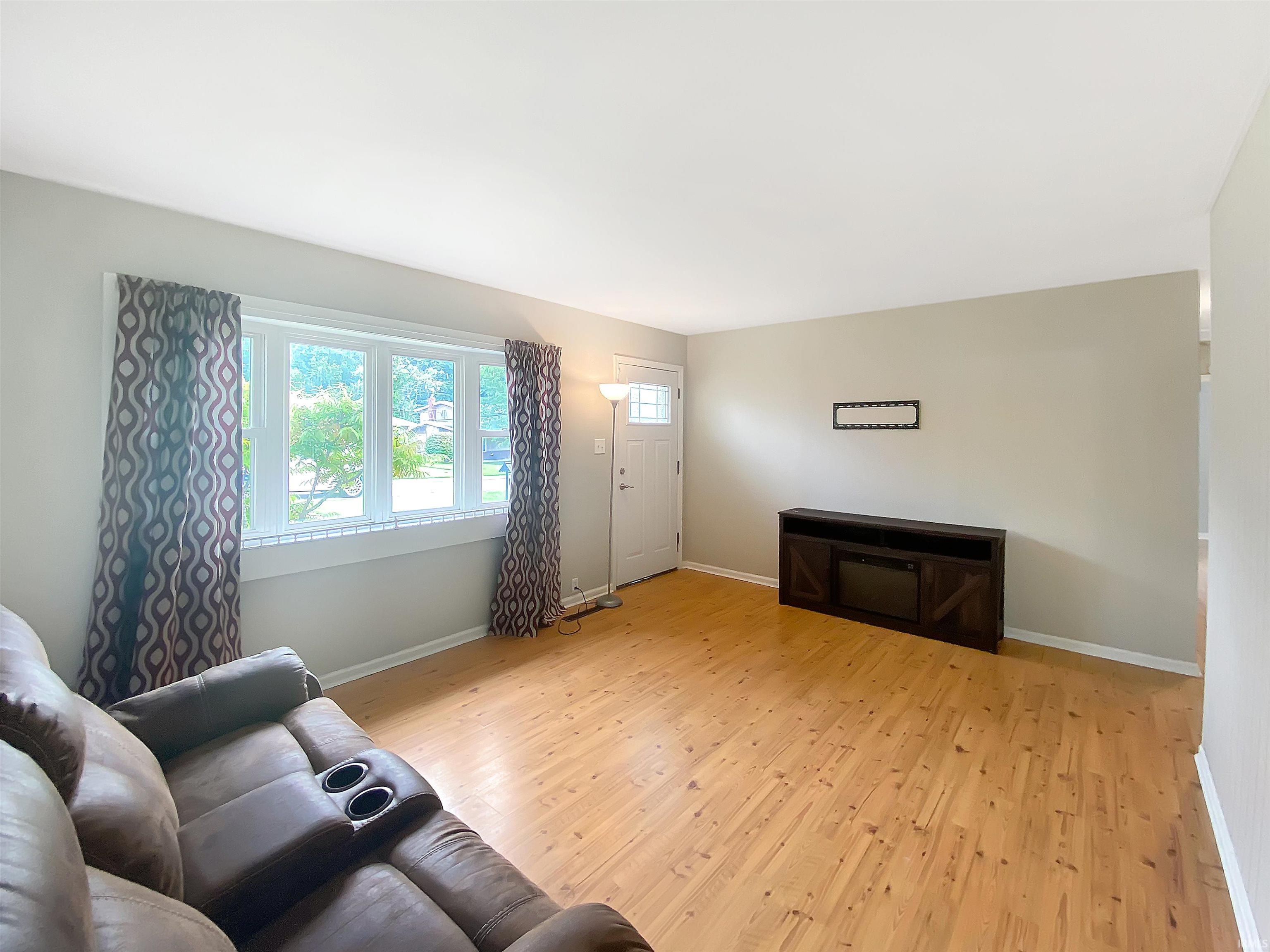 5204 Chadwick Road Evansville, IN 47710 - Photo 3 of 23 Gallery Image 3