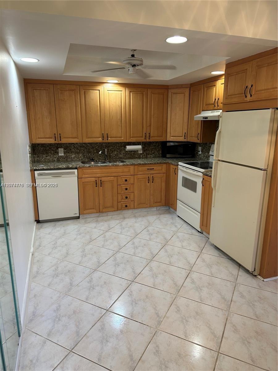 2027 Hythe B, Unit 2027 Boca Raton, FL 33434 - Photo 3 of 13 Gallery Image 3