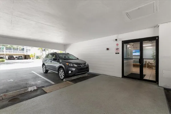 $350,000 | 139 Bluff View Drive, Unit 405, Belleair Bluffs, FL 33770