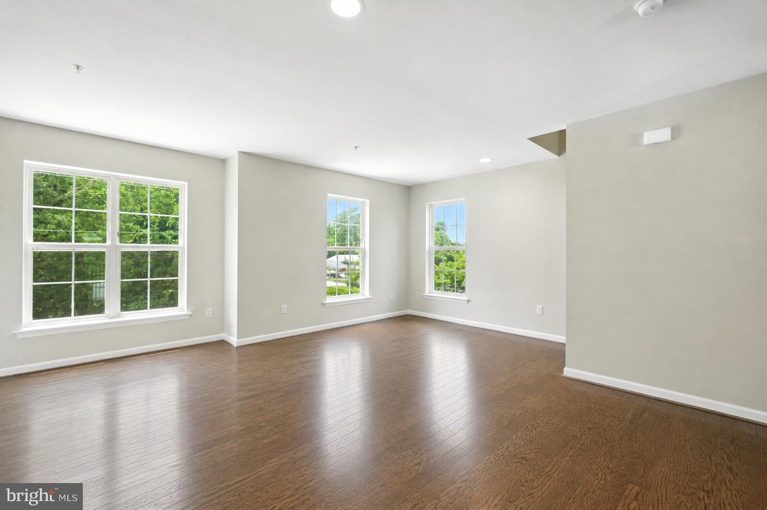 1052 Owens Road Oxon Hill, MD 20745 - Photo 22 of 34 Living room & Dinning room