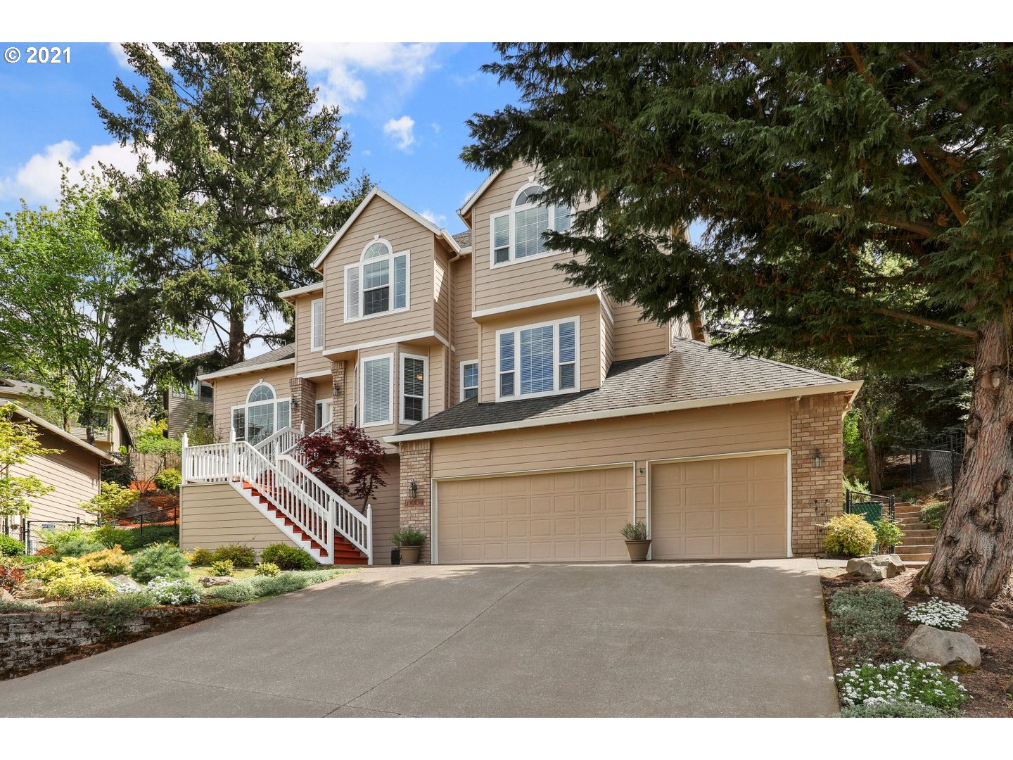 19536 Southwest Ruth Court Beaverton, OR 97007 - Photo 2 of 32 Gallery Image 2
