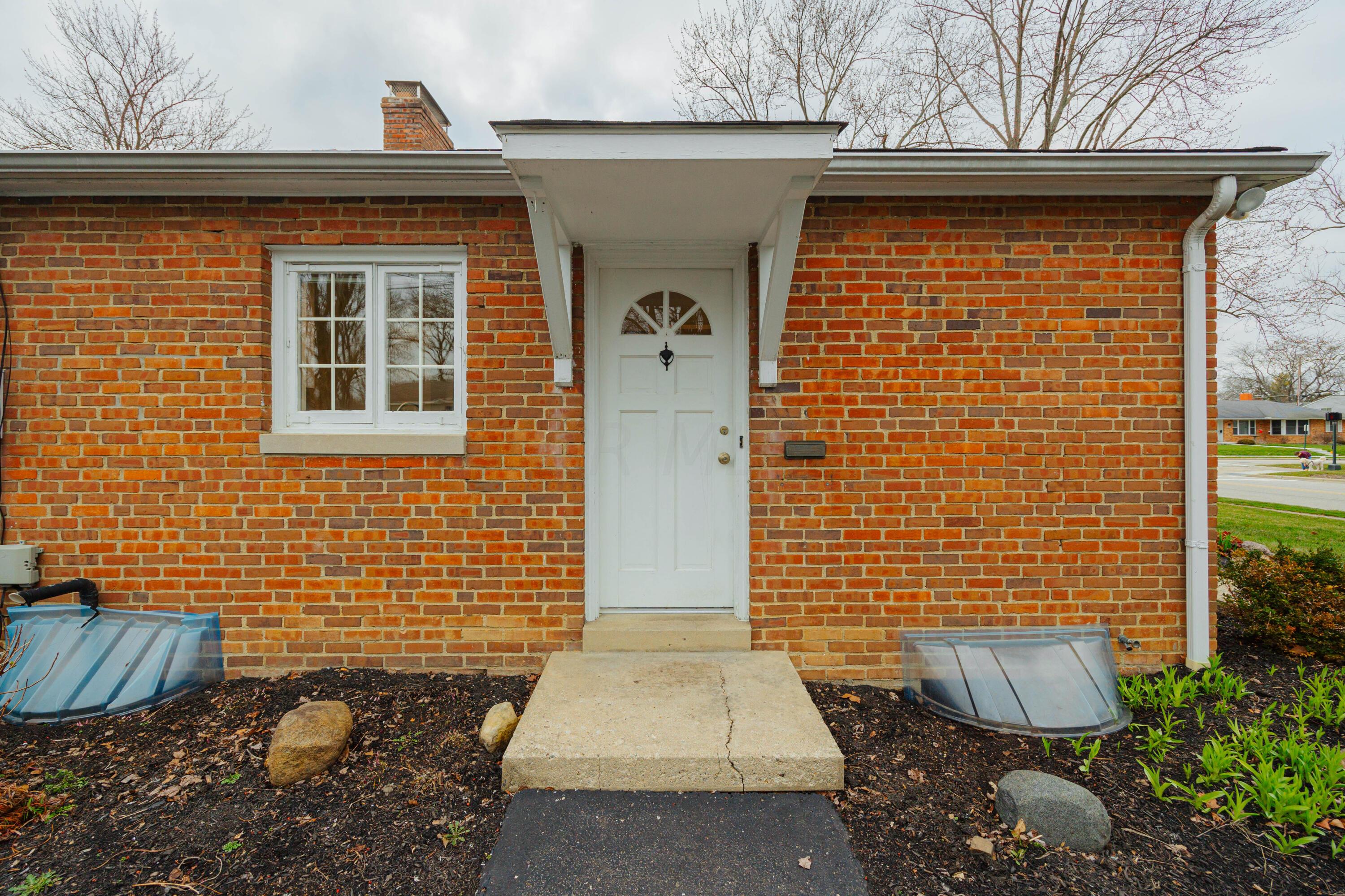 1515 Zollinger Road Columbus, OH 43221 - Photo 40 of 40 Side Entrance