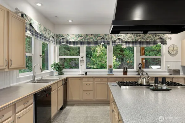 $999,950 | 16705 92nd Street Northwest, Lakebay, WA 98349