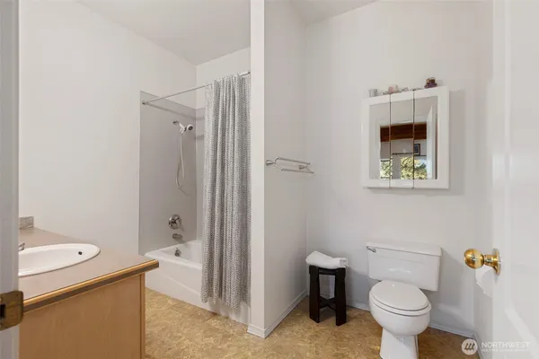 $999,950 | 16705 92nd Street Northwest, Lakebay, WA 98349