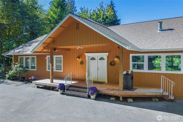 a view of backyard with outdoor seating and house in its background