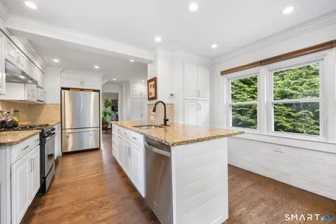 $999,000 | 63 Henry Street, Fairfield, CT 06824