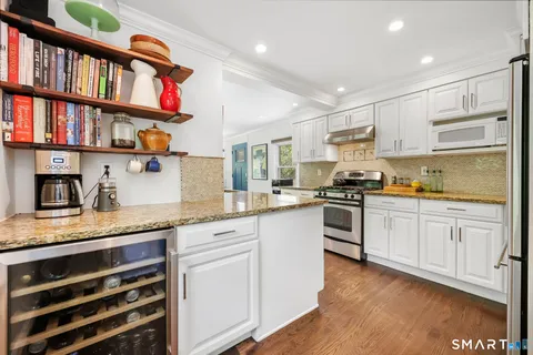 $999,000 | 63 Henry Street, Fairfield, CT 06824