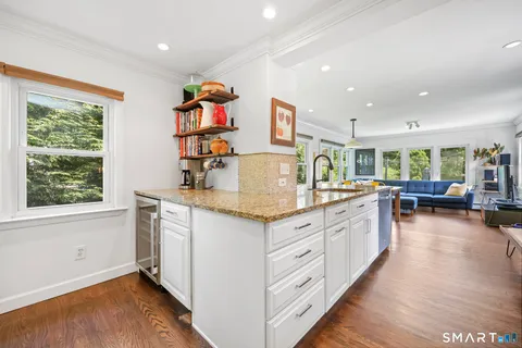 $999,000 | 63 Henry Street, Fairfield, CT 06824