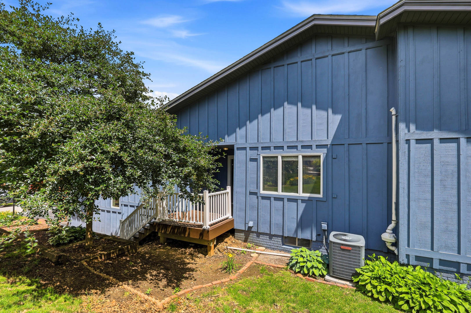 6401 Utica Ridge Road, Unit 12 Davenport, IA 52807 - Photo 4 of 35