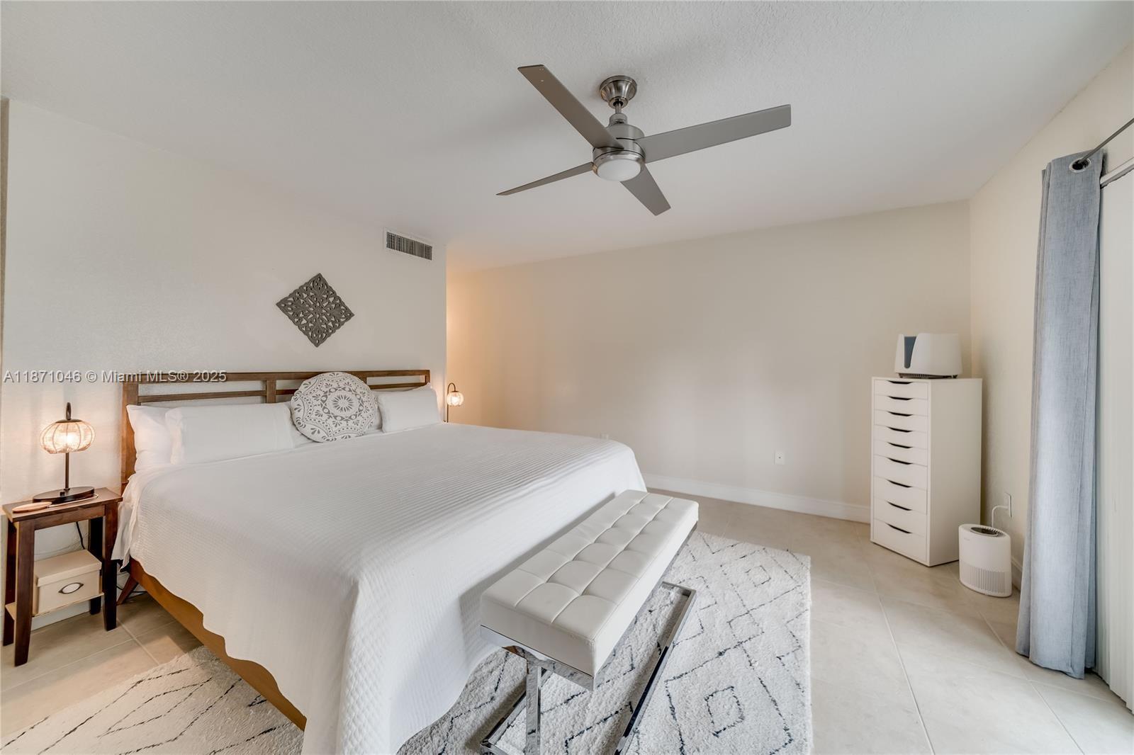 552 Northwest 98th Avenue Plantation, FL 33324 - Photo 4 of 11