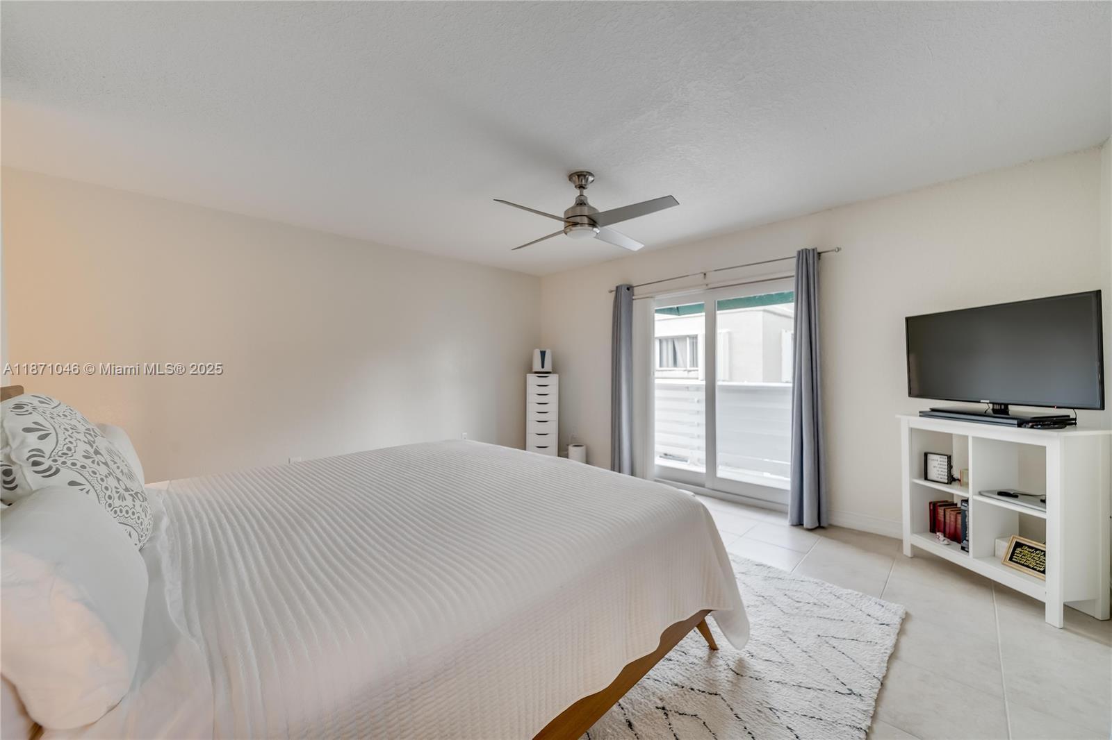 552 Northwest 98th Avenue Plantation, FL 33324 - Photo 6 of 11