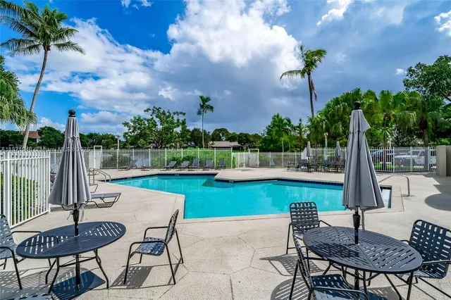 $420,000 | 552 Northwest 98th Avenue, Plantation, FL 33324