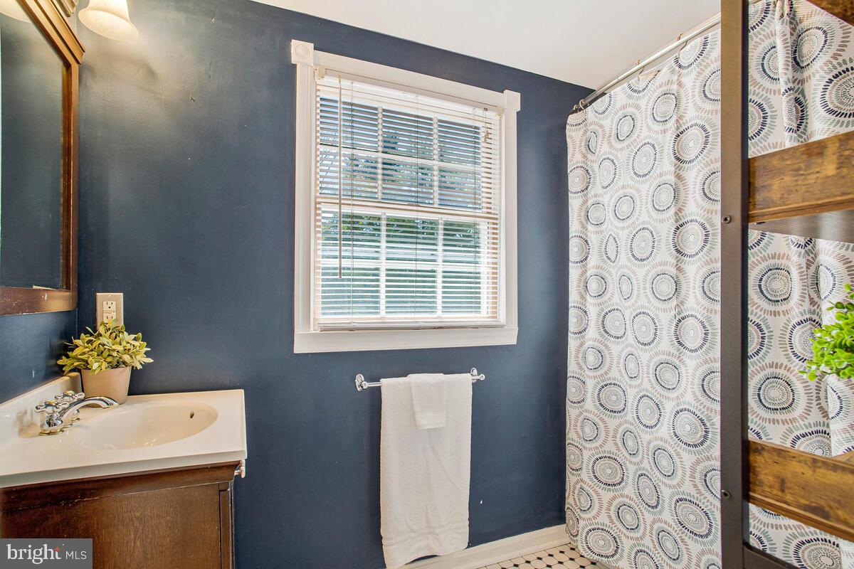 2801 Riva Road Annapolis, MD 21401 - Photo 21 of 55 Upstairs Full bathroom