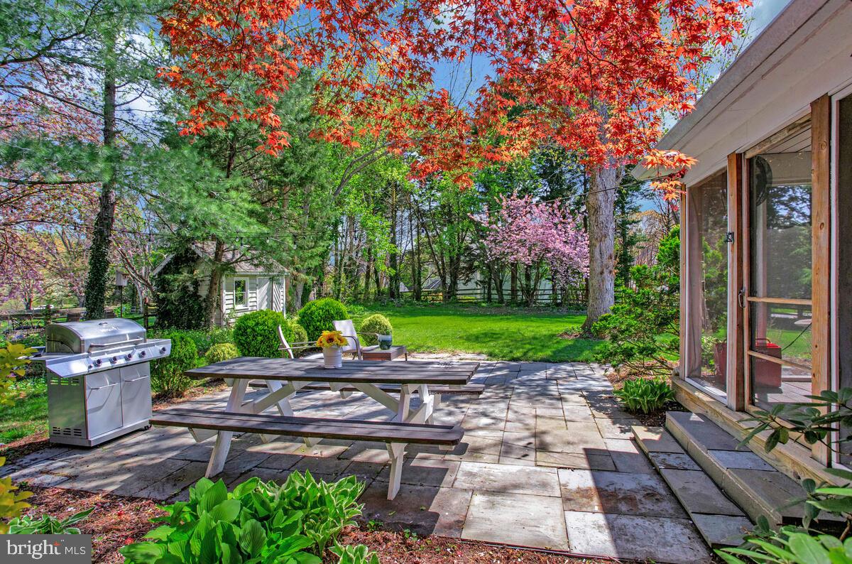 2801 Riva Road Annapolis, MD 21401 - Photo 38 of 55 Side Outside eating/seating area