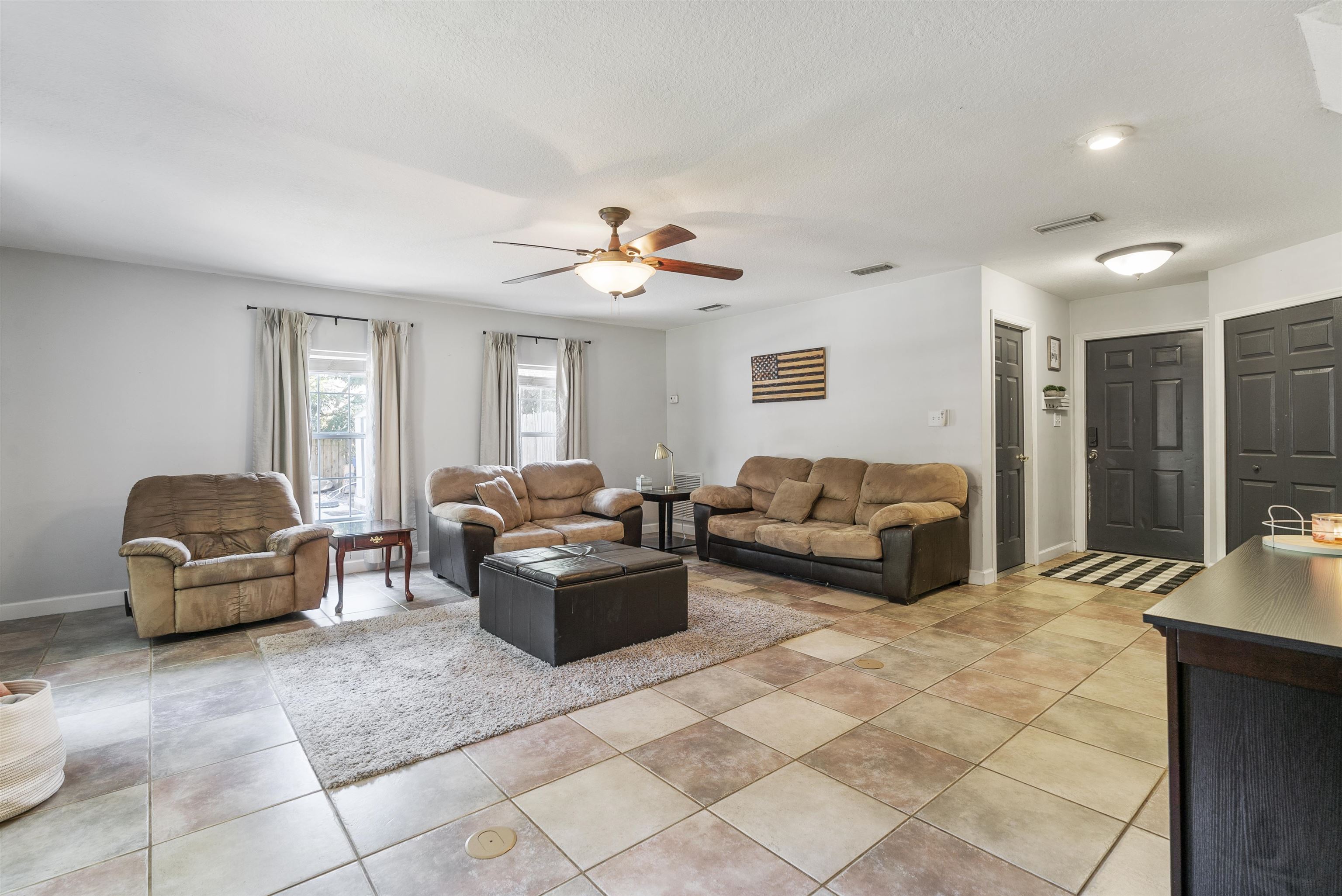 246 Mimosa Road St. Augustine, FL 32086 - Photo 25 of 45 a living room with furniture and a chandelier