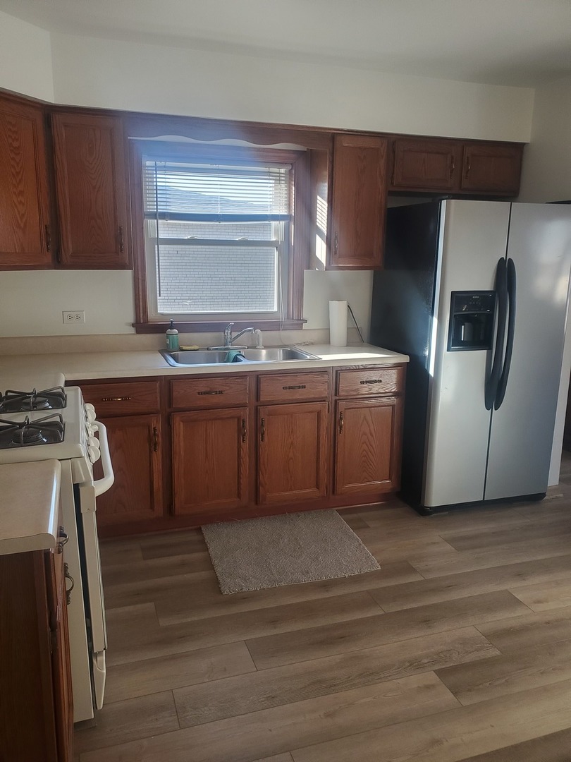 508 Ida Court, Unit 2 Mount Prospect, IL 60056 - Photo 5 of 13 a kitchen with stainless steel appliances granite countertop a sink stove and refrigerator