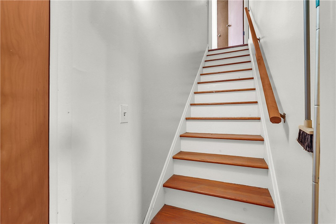 47 Newport Road Irondequoit, NY 14622 - Photo 34 of 50 2nd Staircase creates a number of interesting poss