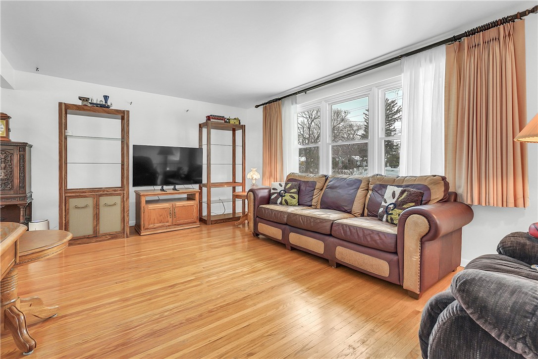 47 Newport Road Irondequoit, NY 14622 - Photo 8 of 50