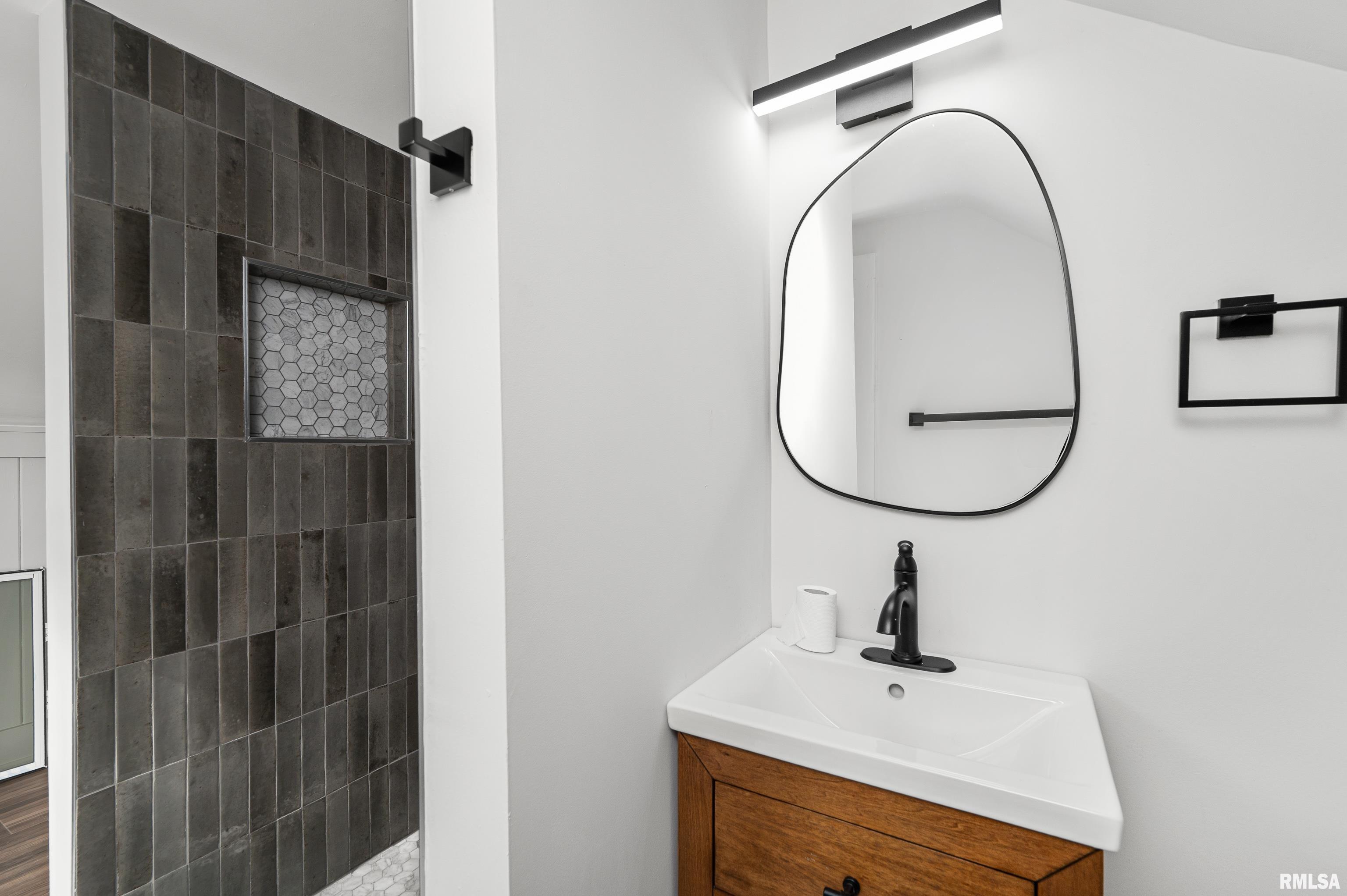 1333 East 10th Street Davenport, IA 52803 - Photo 11 of 20 Gallery Image 11