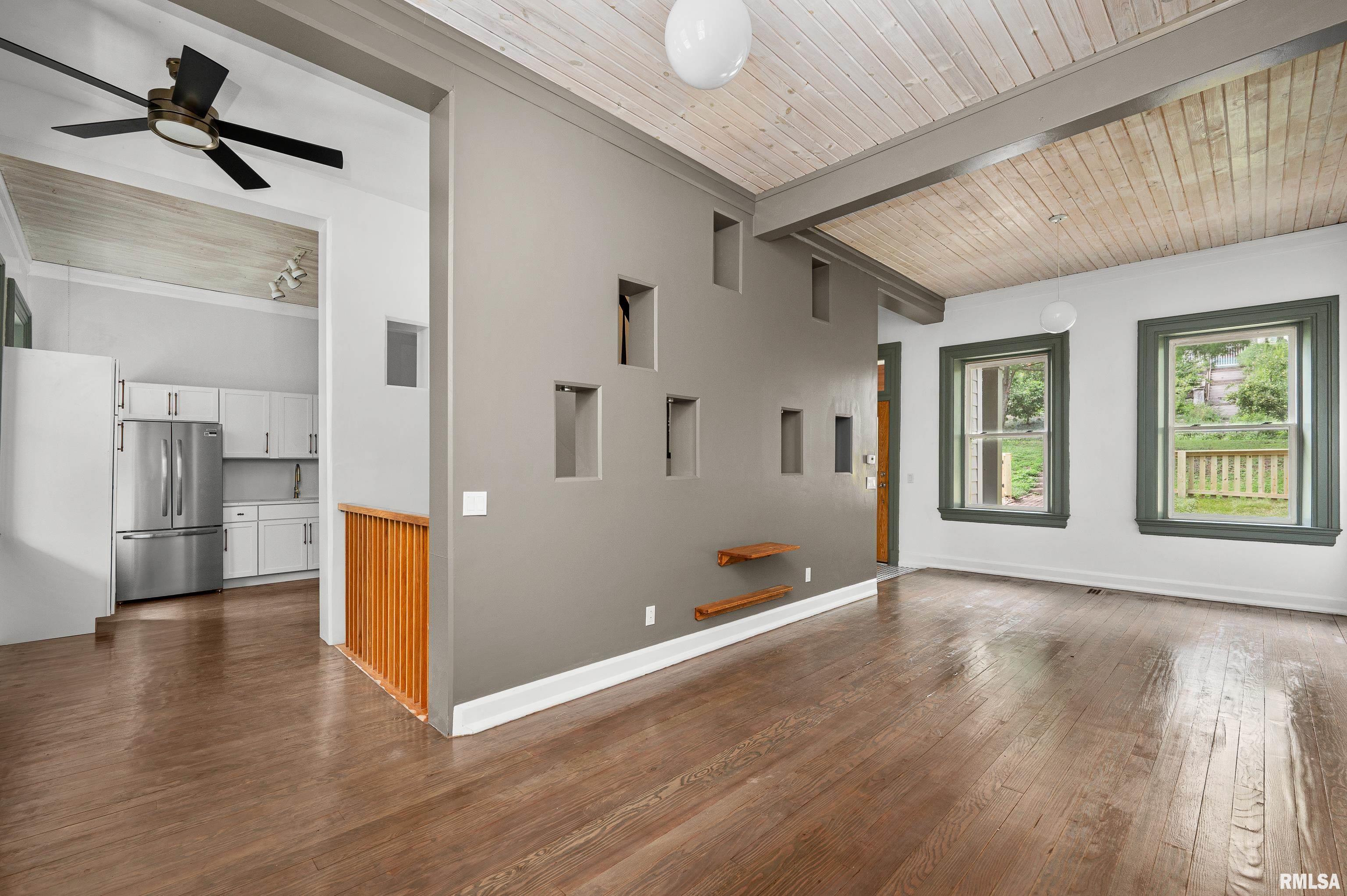 1333 East 10th Street Davenport, IA 52803 - Photo 3 of 20 Gallery Image 3