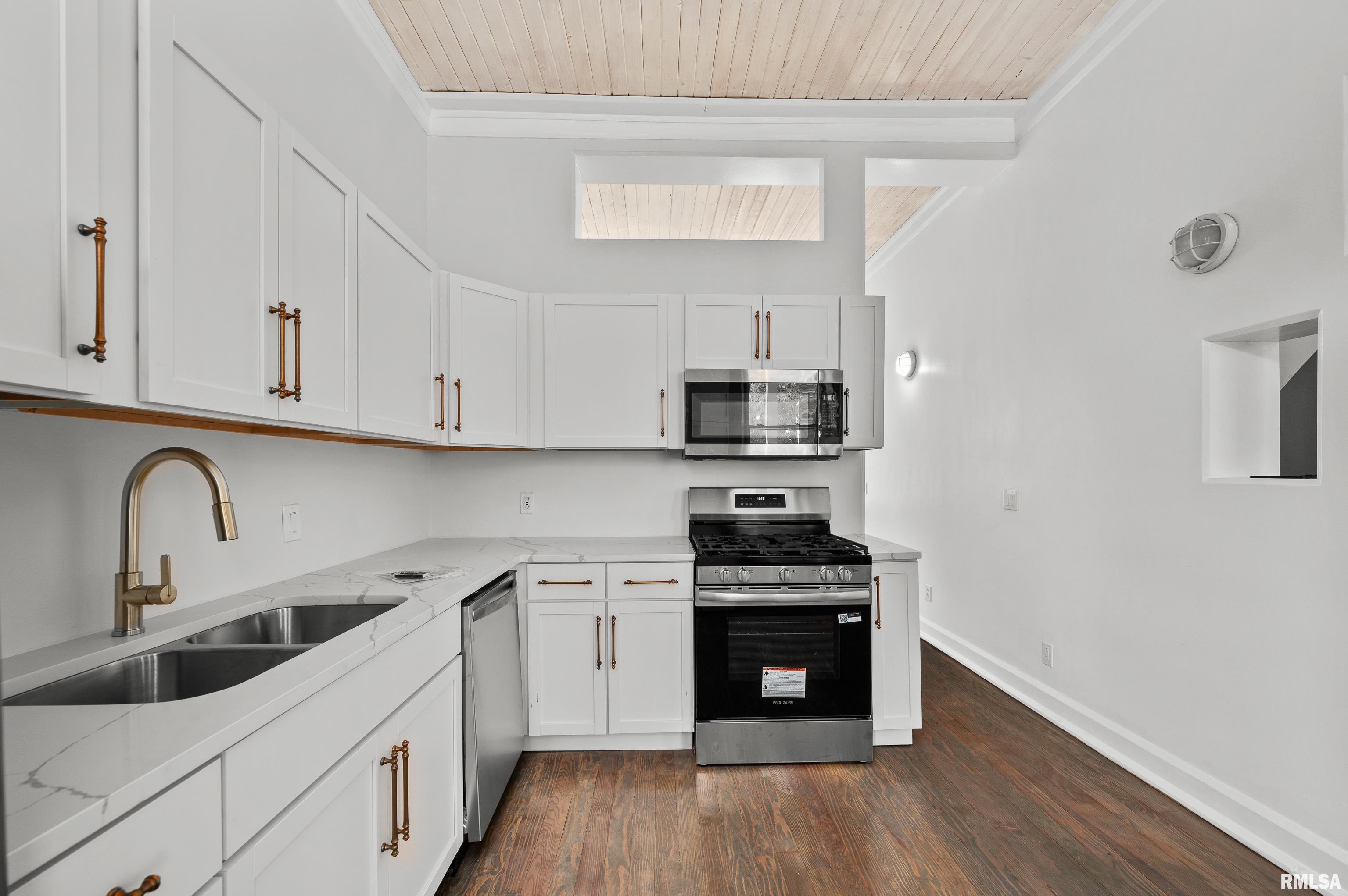1333 East 10th Street Davenport, IA 52803 - Photo 6 of 20 Gallery Image 6
