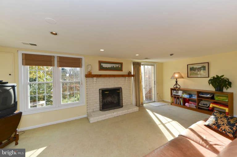 4606 4th Road North Arlington, VA 22203 - Photo 20 of 30 Family Room