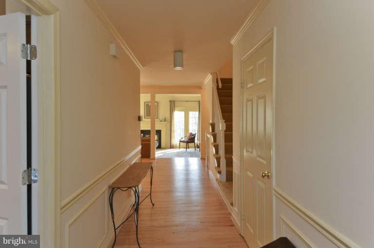 4606 4th Road North Arlington, VA 22203 - Photo 5 of 30 Interior (General)