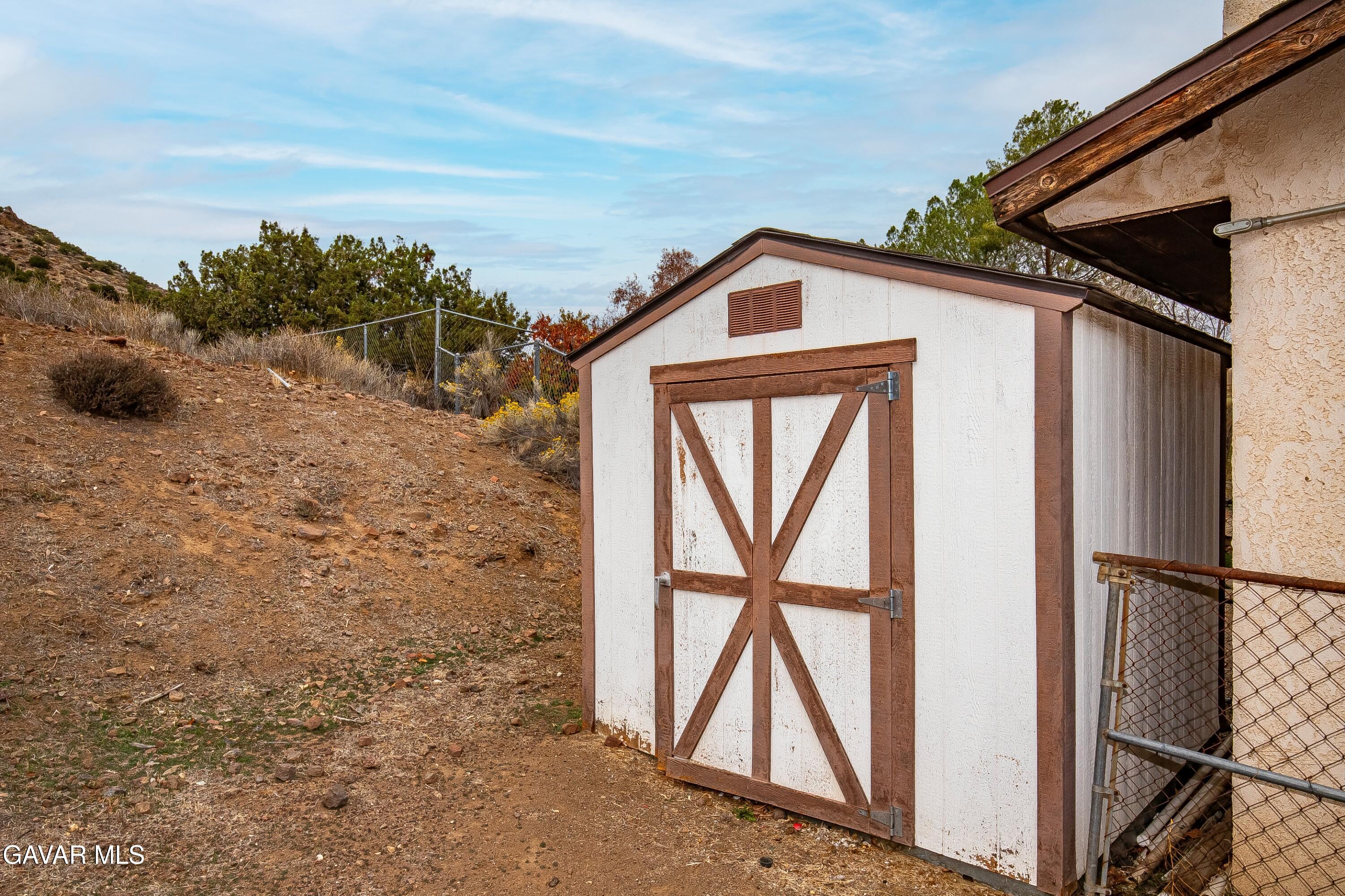 31741 Lake Meadow Road Acton, CA 93510 - Photo 17 of 59 IMG_2336_MLS