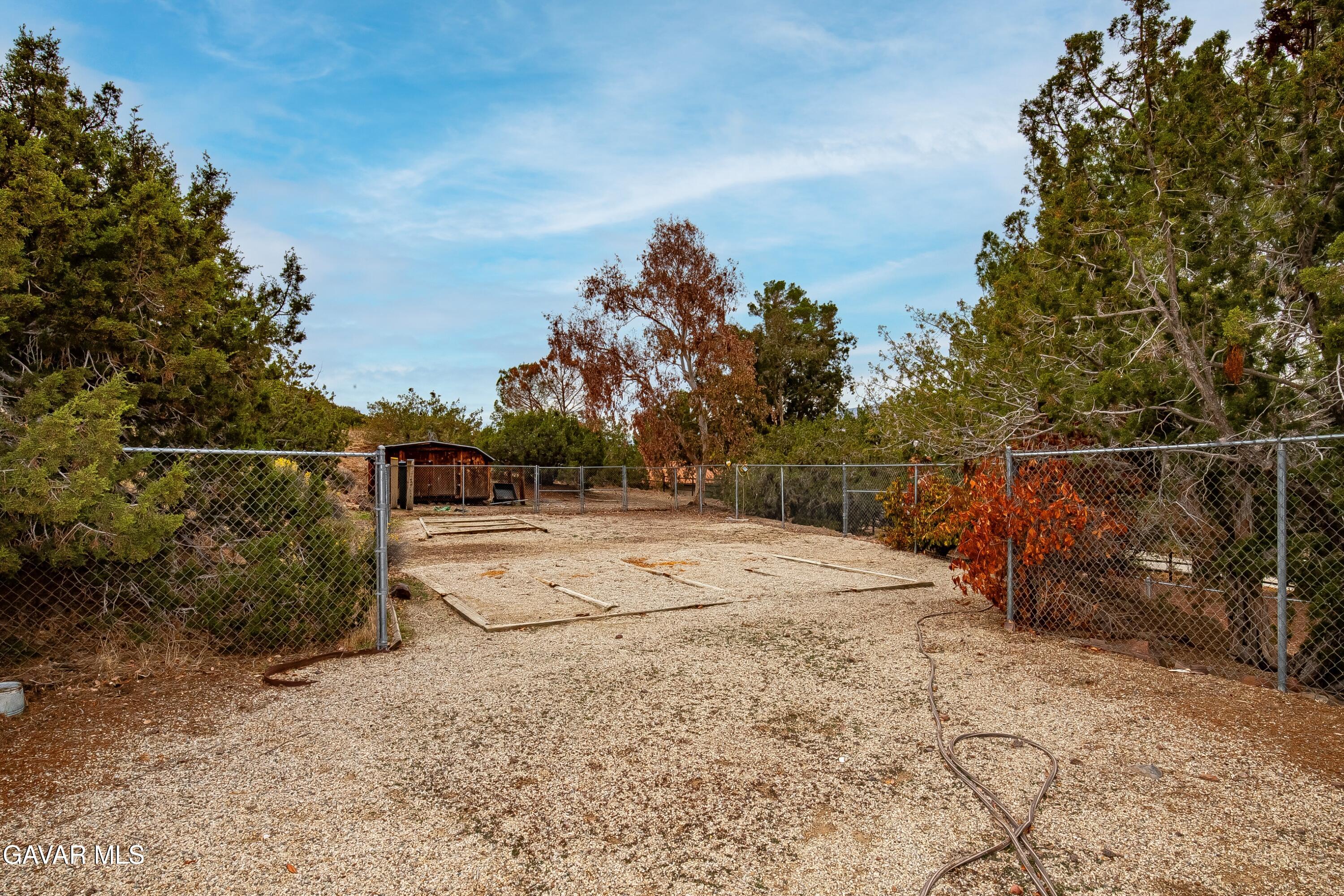 31741 Lake Meadow Road Acton, CA 93510 - Photo 32 of 59 a view of a outdoor space