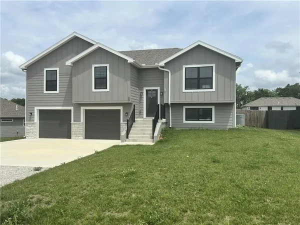 $2,500 | 69 Southeast 451st Road, Warrensburg, MO 64093
