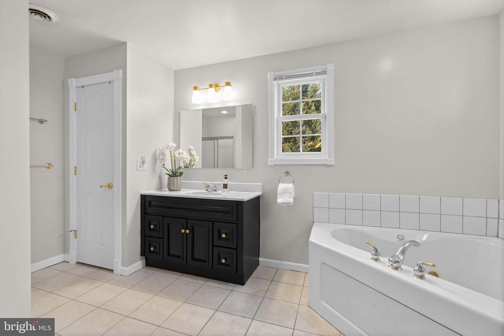 8614 Saxon Circle Nottingham, MD 21236 - Photo 21 of 48 Primary Bath