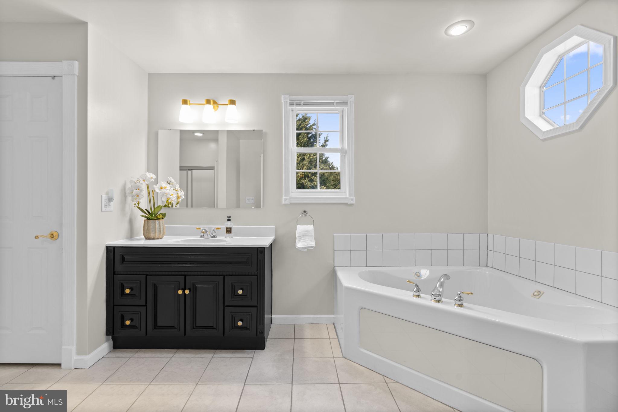 8614 Saxon Circle Nottingham, MD 21236 - Photo 22 of 48 Primary Bath