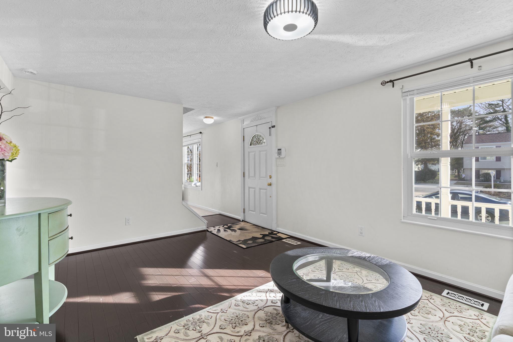 8614 Saxon Circle Nottingham, MD 21236 - Photo 5 of 48 Living Room