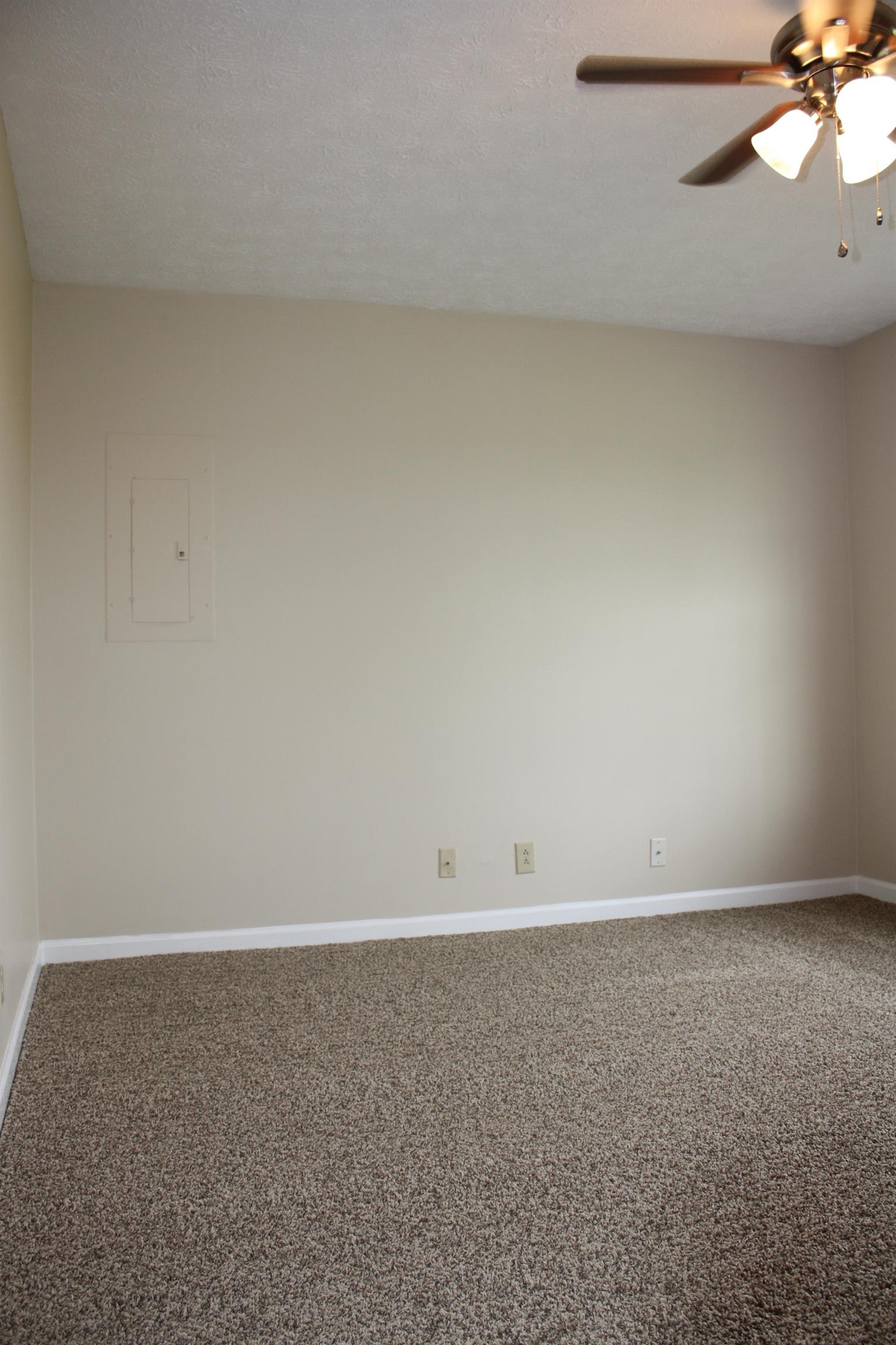 959 State Line Road Oak Grove, KY 42262 - Photo 3 of 10 Great Room