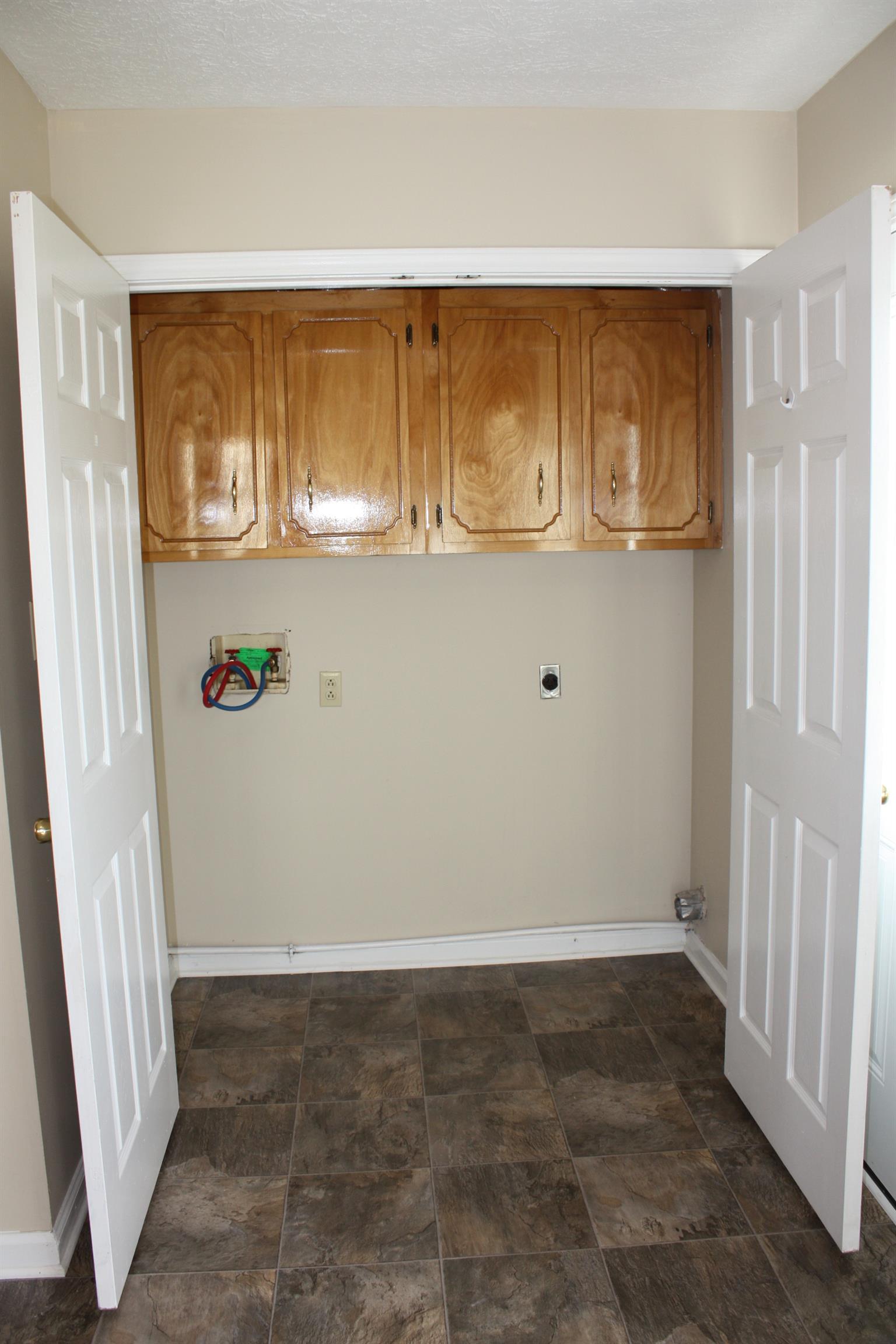 959 State Line Road Oak Grove, KY 42262 - Photo 9 of 10 Laundry