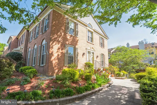 $3,500 | 6156 Wellington Commons Drive, Alexandria, VA 22310