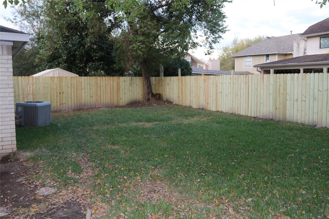 11530 Ridge Run Drive Houston, TX 77064 - Photo 33 of 38 a backyard of a house